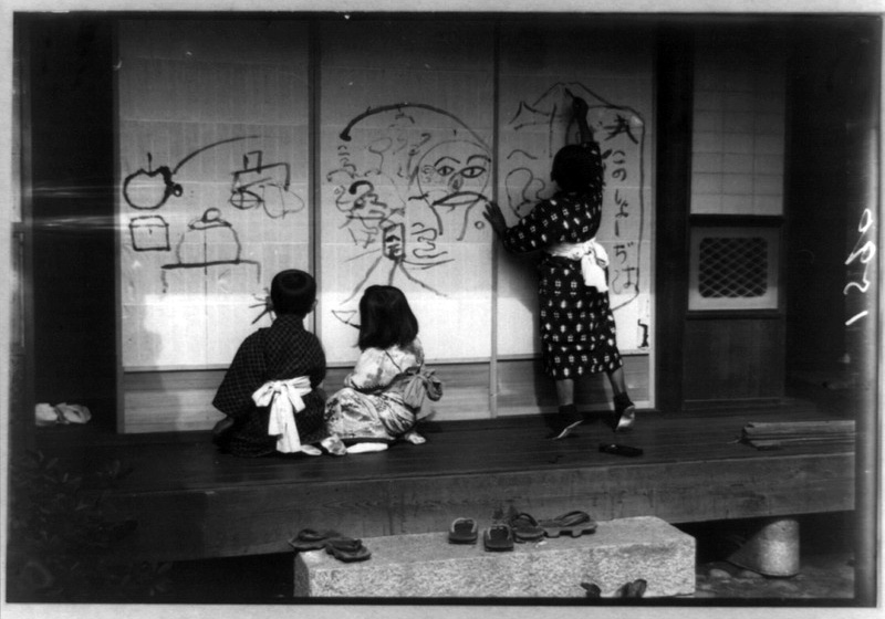 'Three children drawing' (Japan, 1909) de Frank and Frances Carpenter